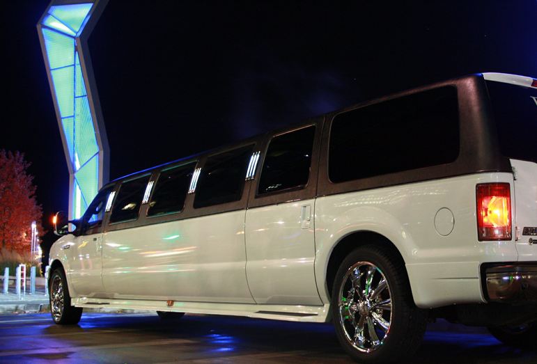 Casselberry White Excursion Limo 